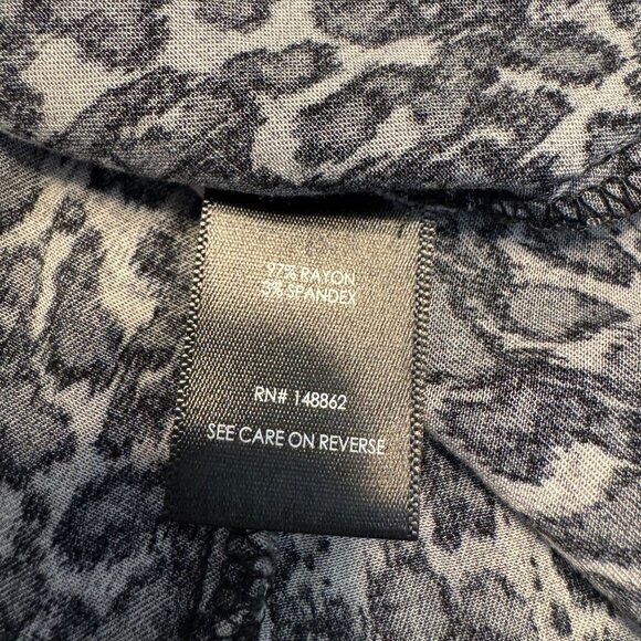 Torrid Womens Lace Up‎ Top Size 2x Lightweight Stretch Empire Waist Leopard - Picture 4 of 7